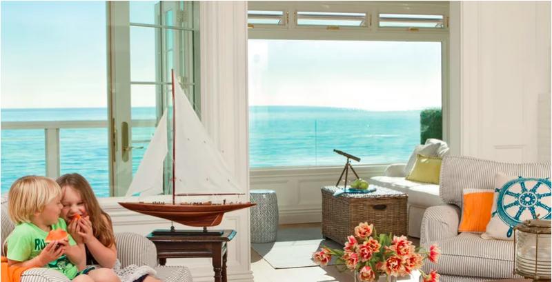 Sau cải tạo, nội thất được tập trung vào từng khu vực, những món nội thất màu sắc khiến căn phòng tươi sáng hơn. hướng dẫn cải tạo phòng khách
